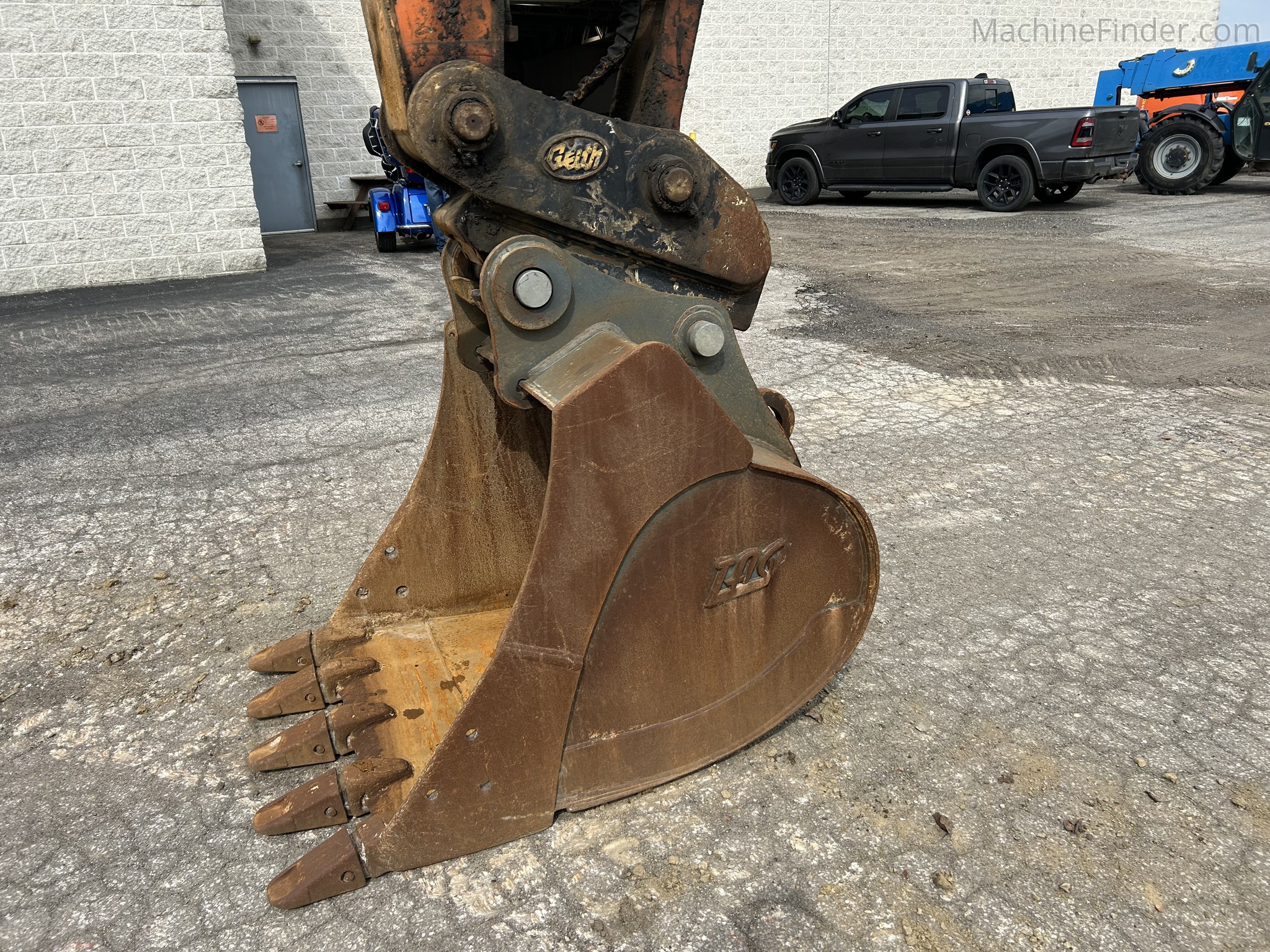 2014 Hitachi ZX225USRLC-5 | Excavators | MachineFinder
