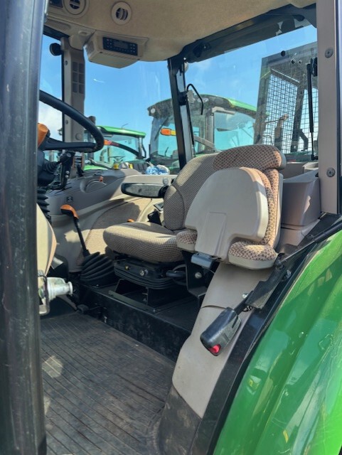2024 John Deere 5100E Image 5