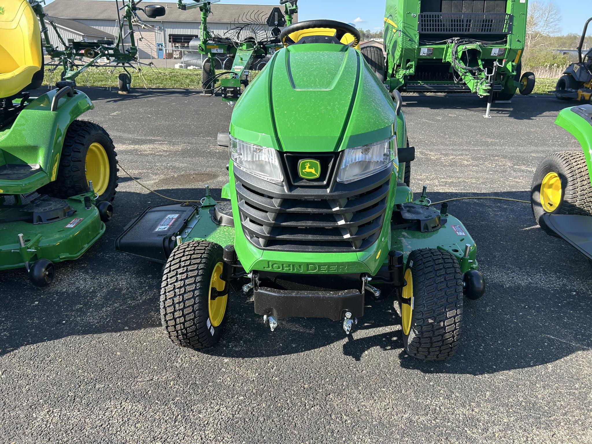 2025 John Deere X570 Image 4