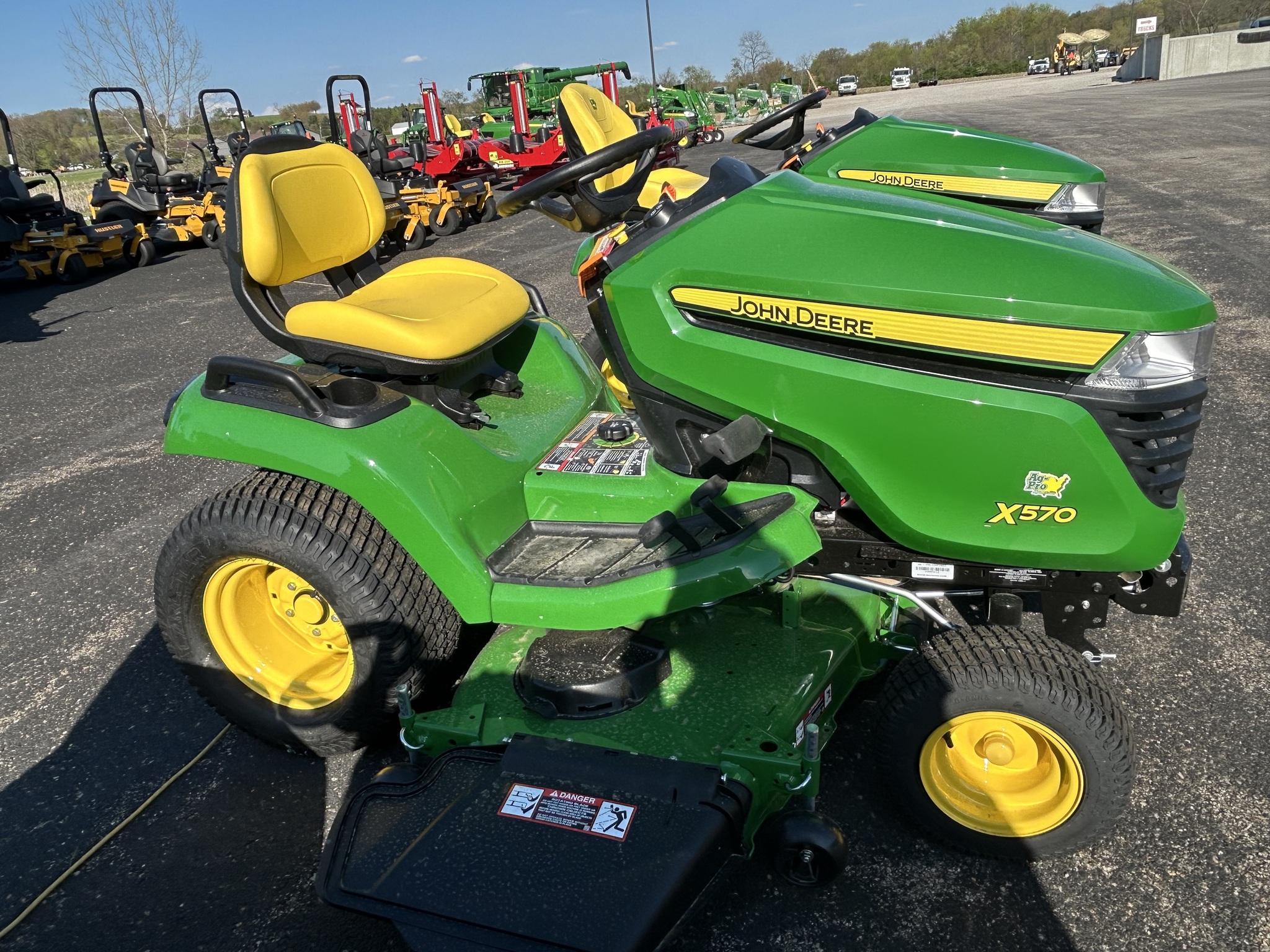 2025 John Deere X570 Image 6