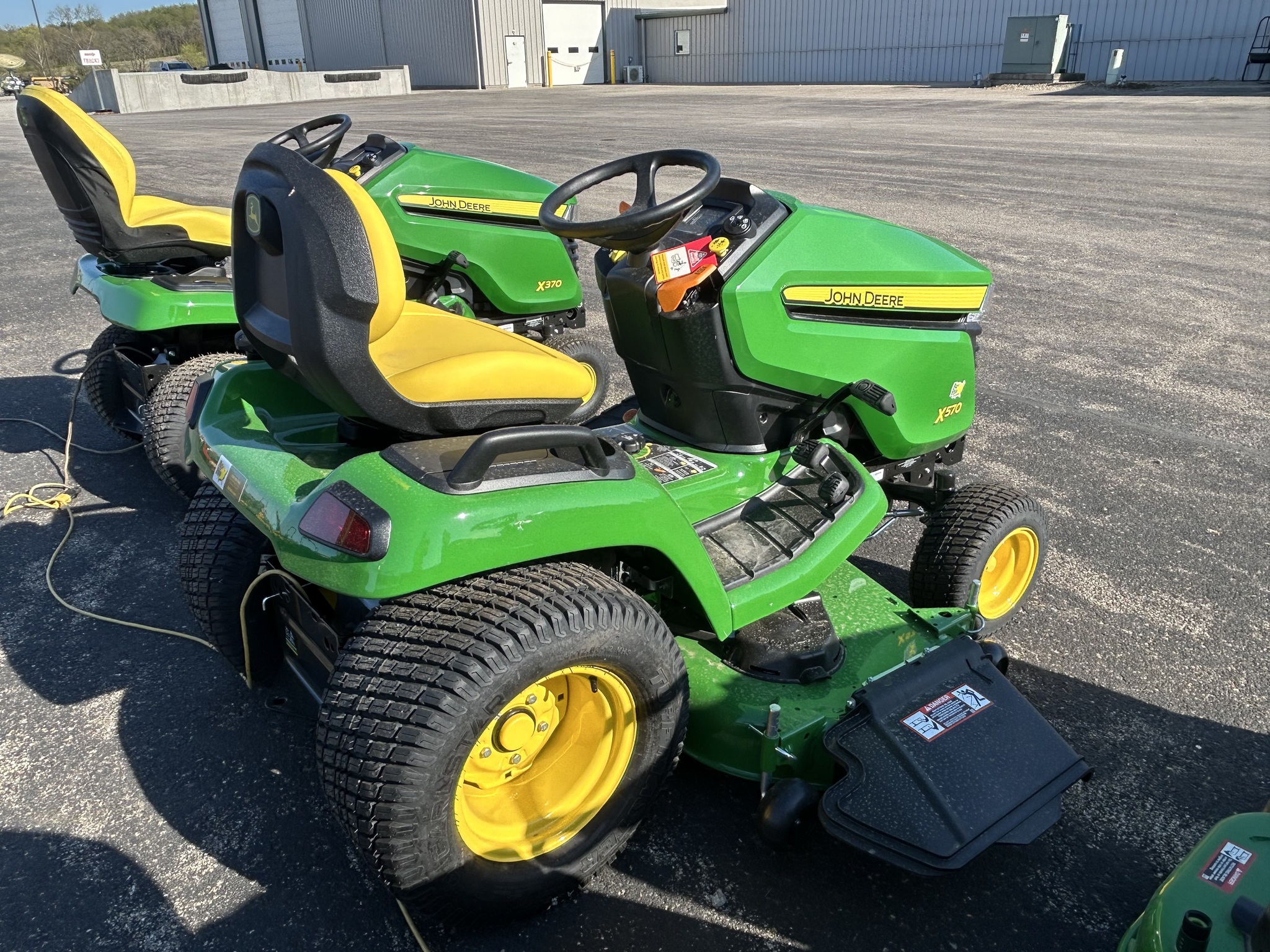 2025 John Deere X570 Image 7