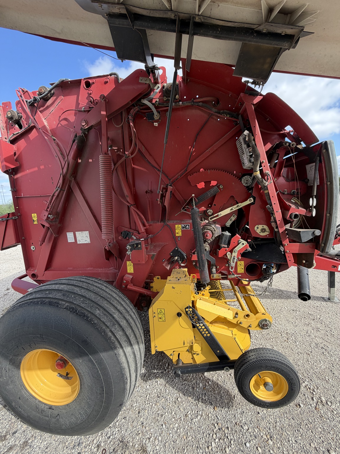 2020 New Holland Rollbelt 560 Image 10