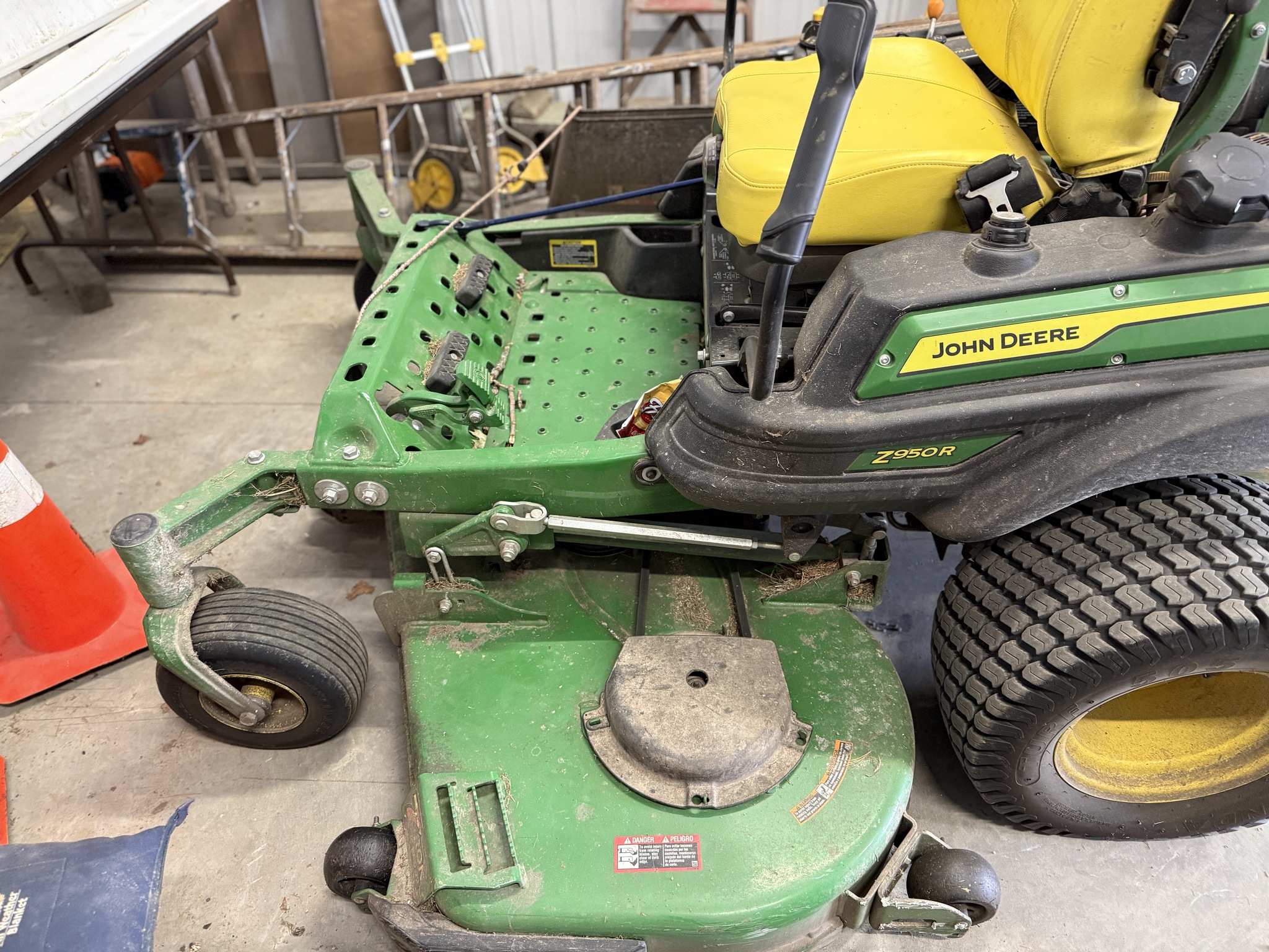 2025 John Deere Z950R Image 1