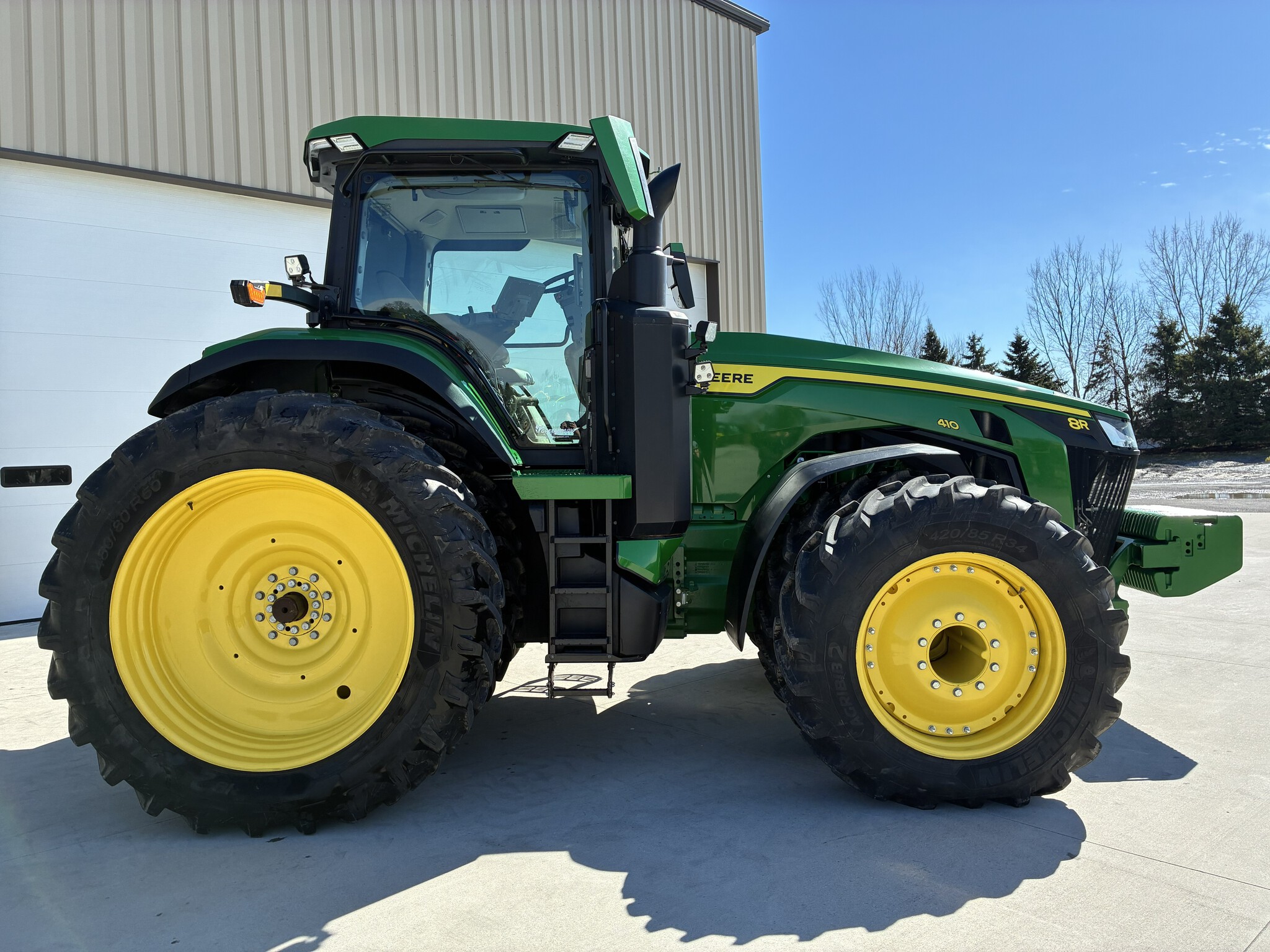 2023 John Deere 8R 410 Image 2