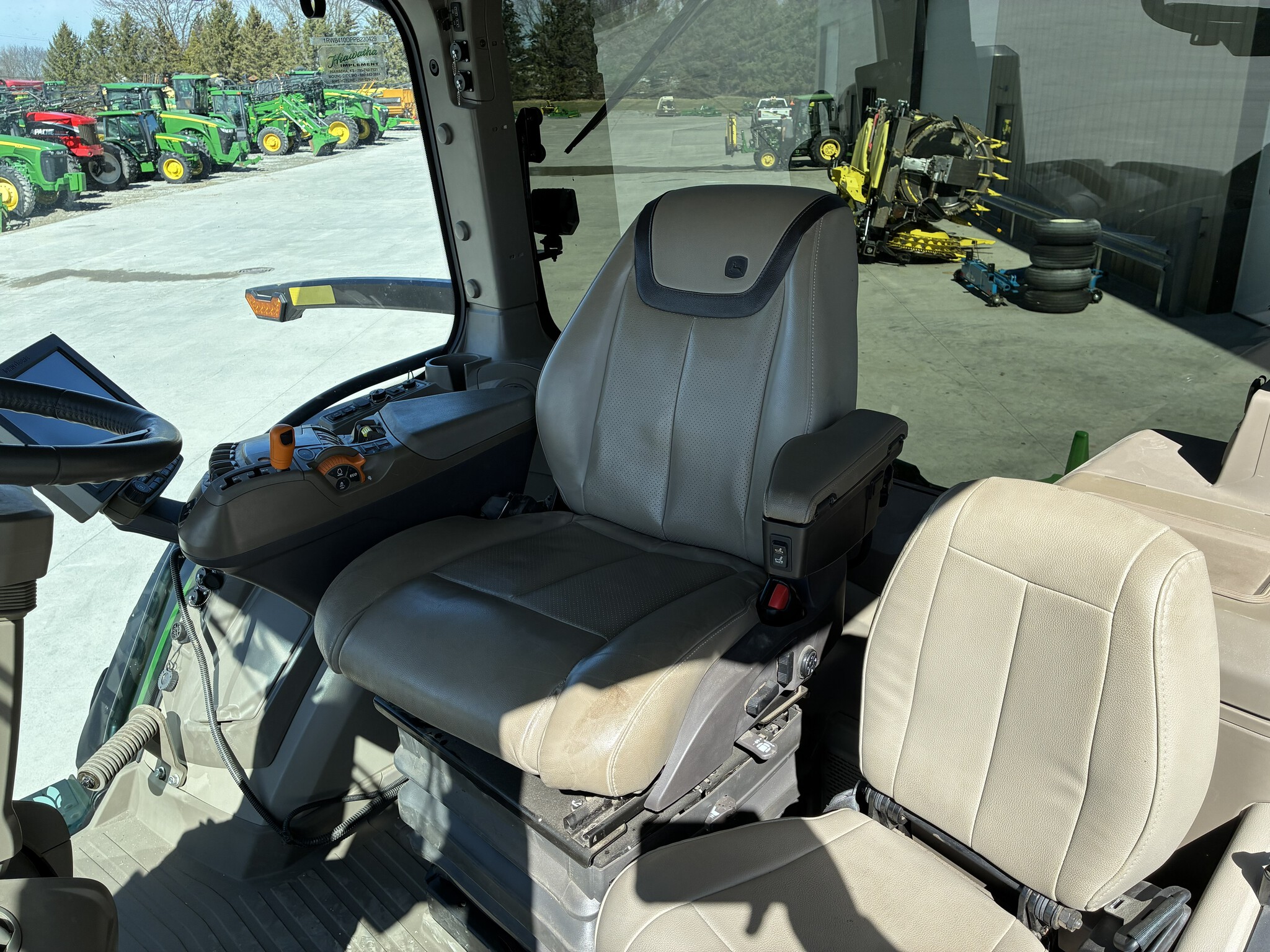 2023 John Deere 8R 410 Image 9