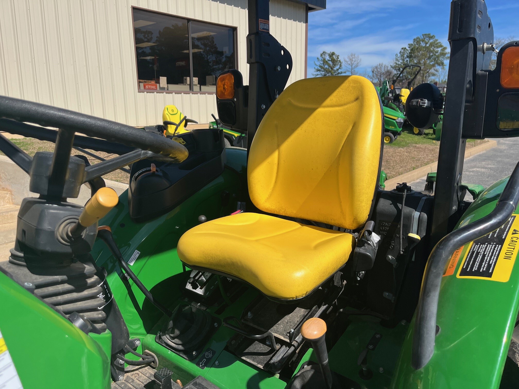 2022 John Deere 5075E Image 5