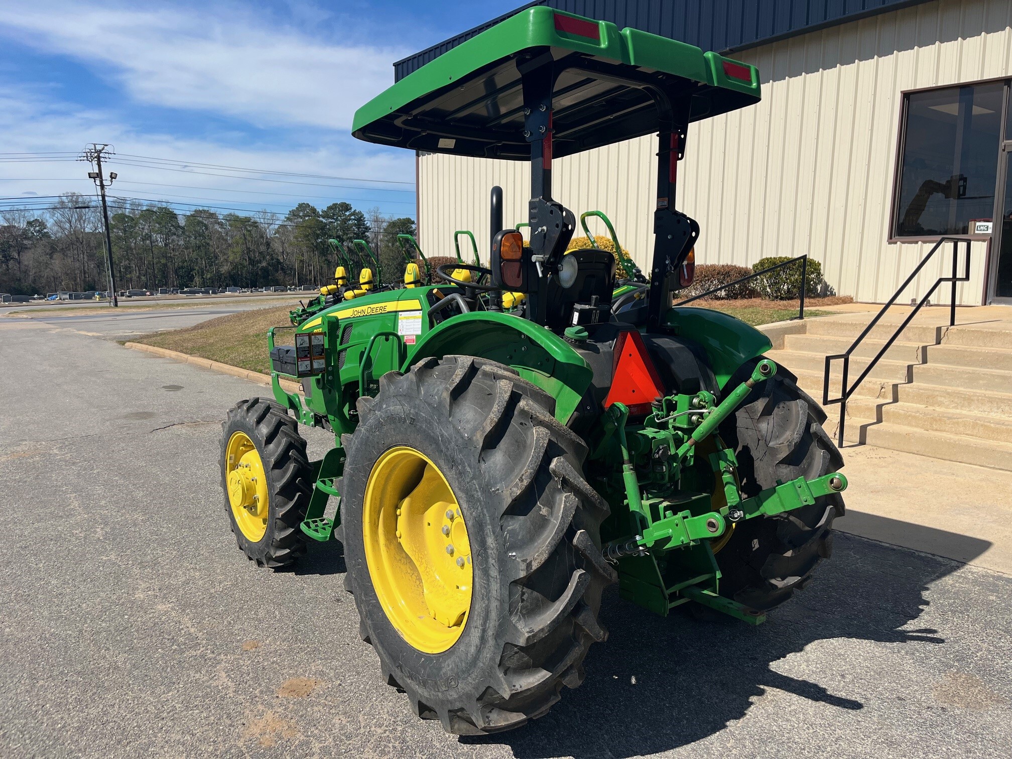 2022 John Deere 5075E Image 2