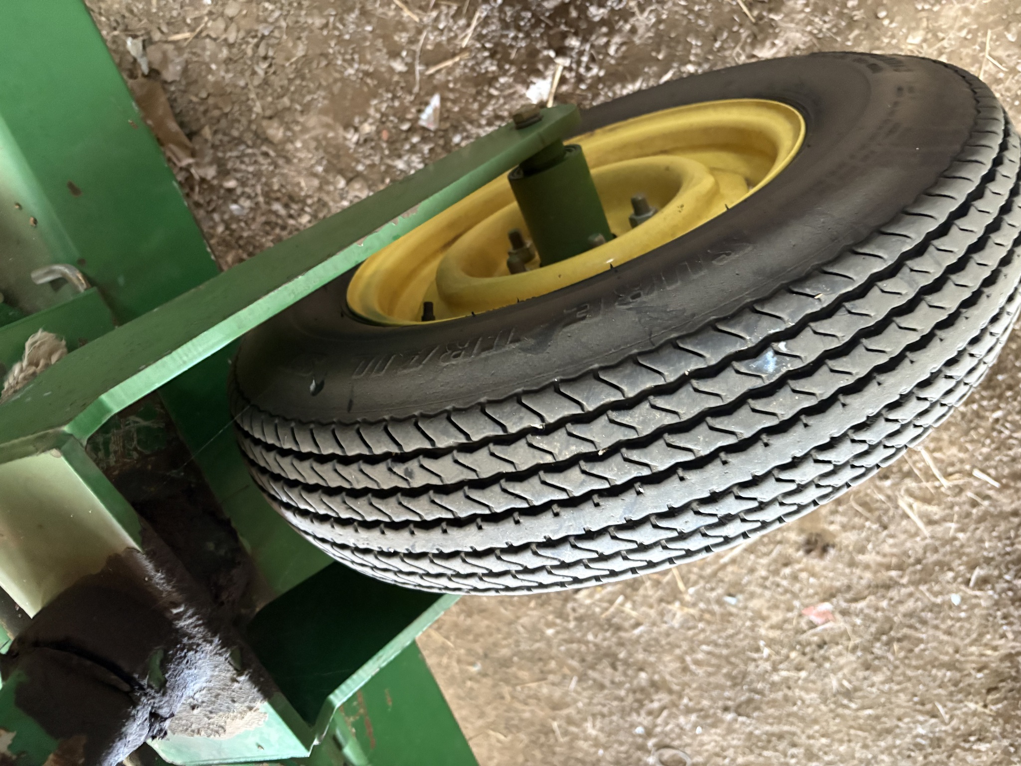 2004 John Deere 705 Image 4