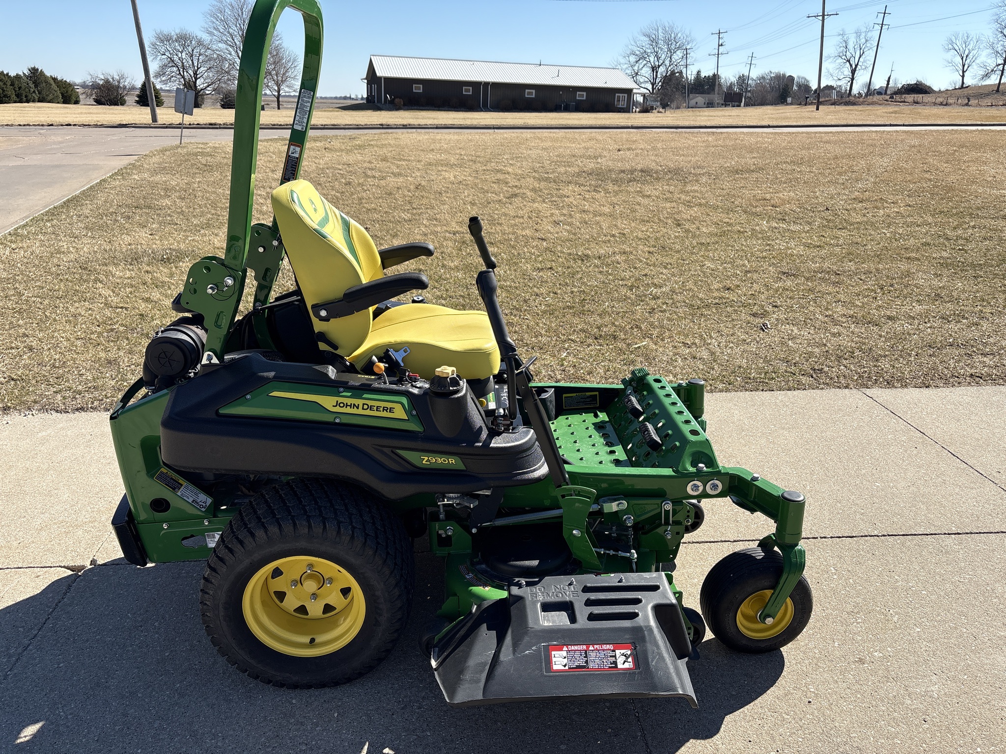  2023 John Deere Z930R at Heritage Tractor in Geneseo, IL