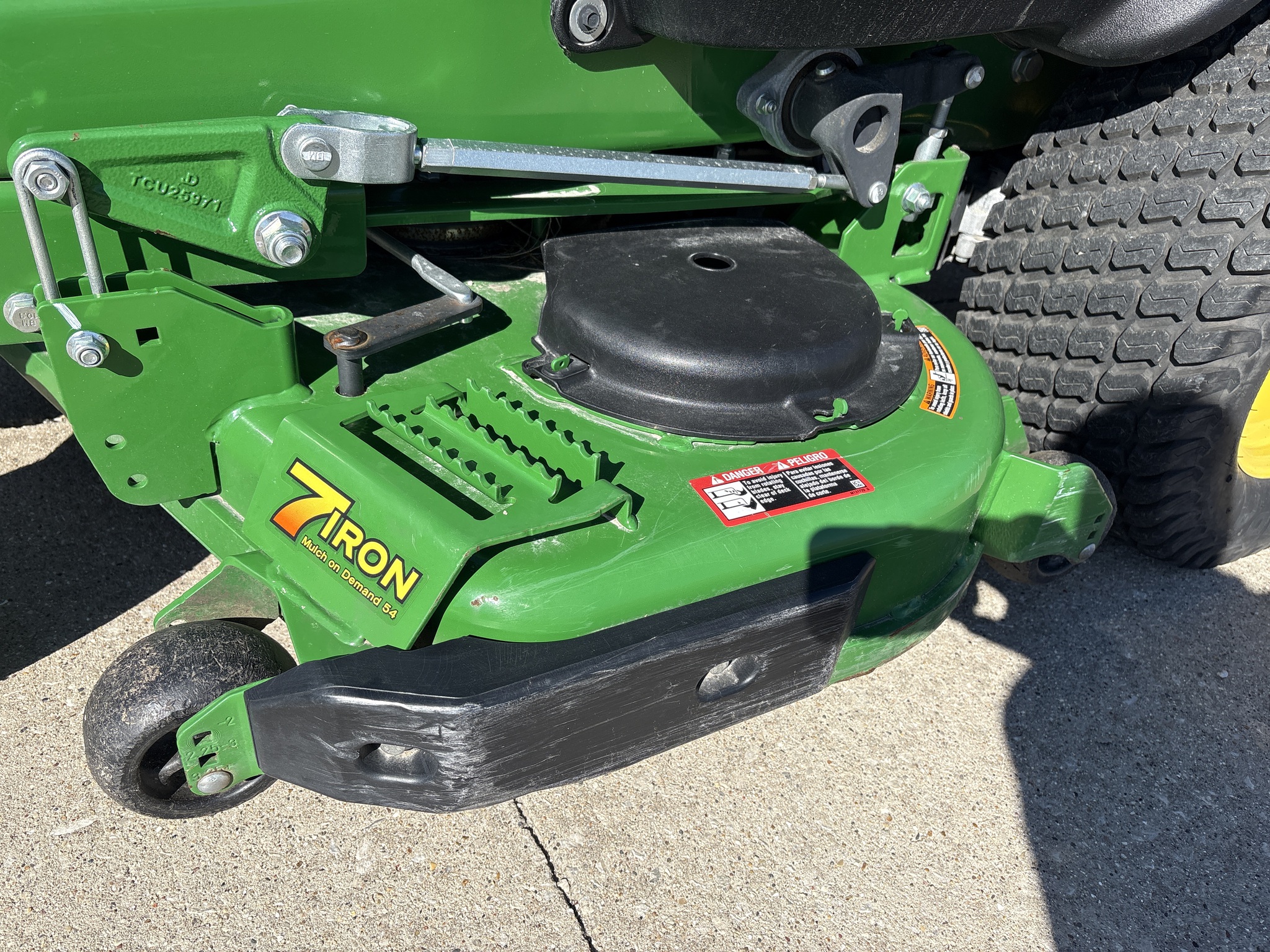  2023 John Deere Z930R at Heritage Tractor in Geneseo, IL