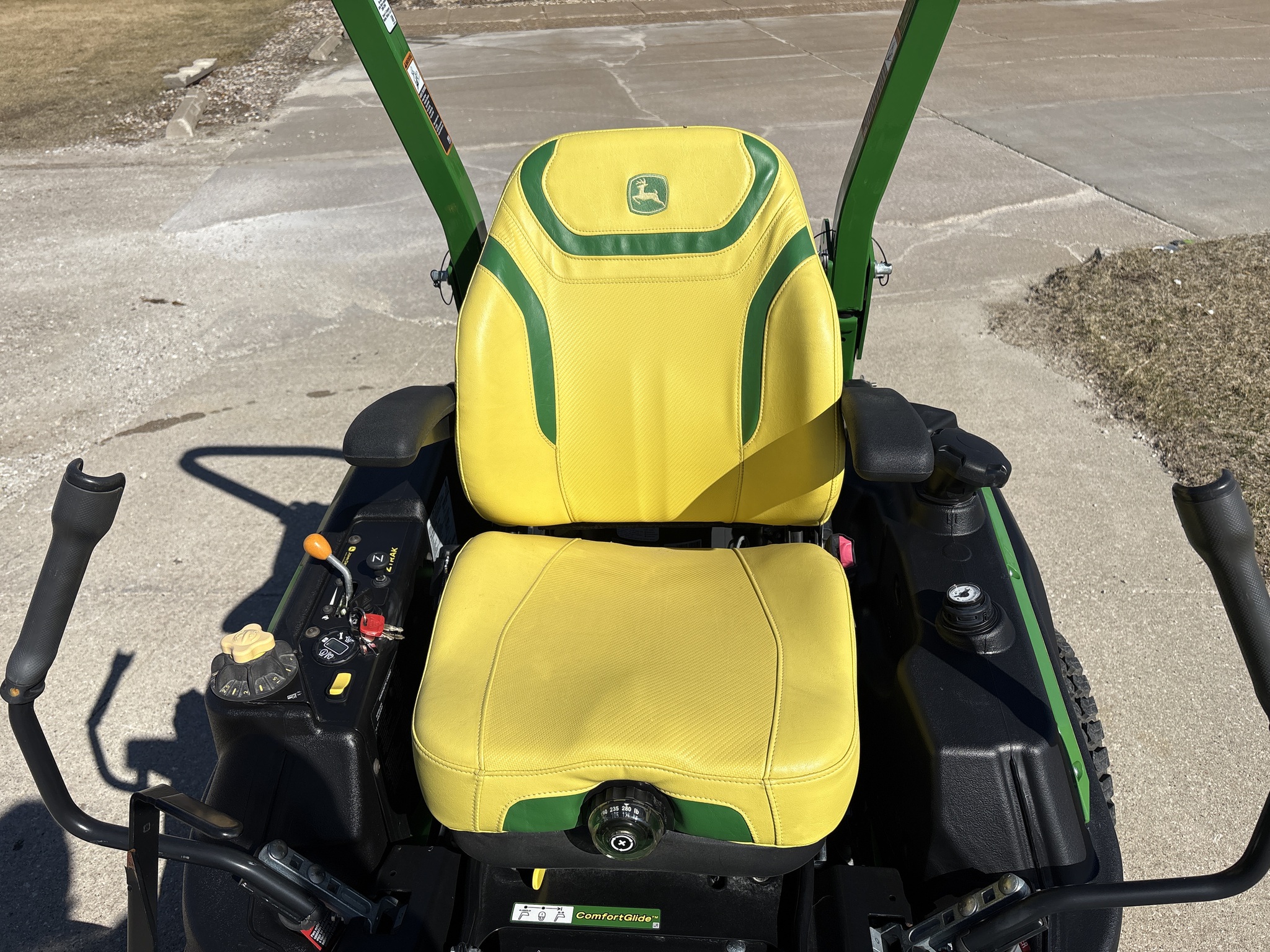  2023 John Deere Z930R at Heritage Tractor in Geneseo, IL