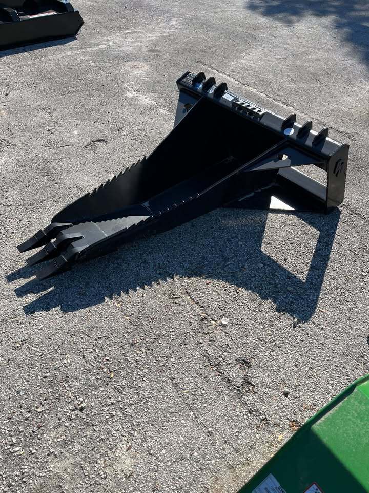 Blue Diamond Stump Bucket 102015 Image 1