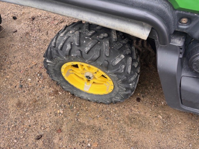 2023 John Deere XUV835M HVAC Cab Image 3