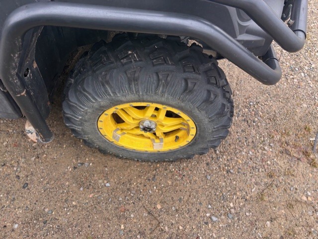 2023 John Deere XUV835M HVAC Cab Image 4