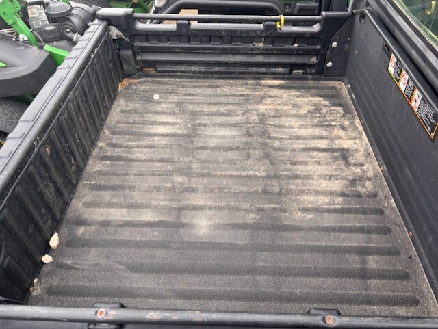 2023 John Deere XUV835M HVAC Cab Image 6