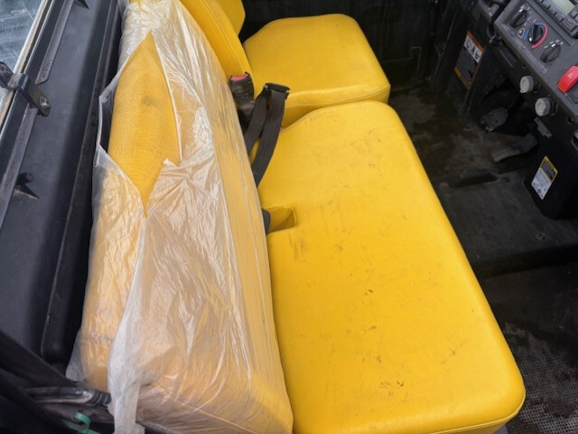 2023 John Deere XUV835M HVAC Cab Image 9