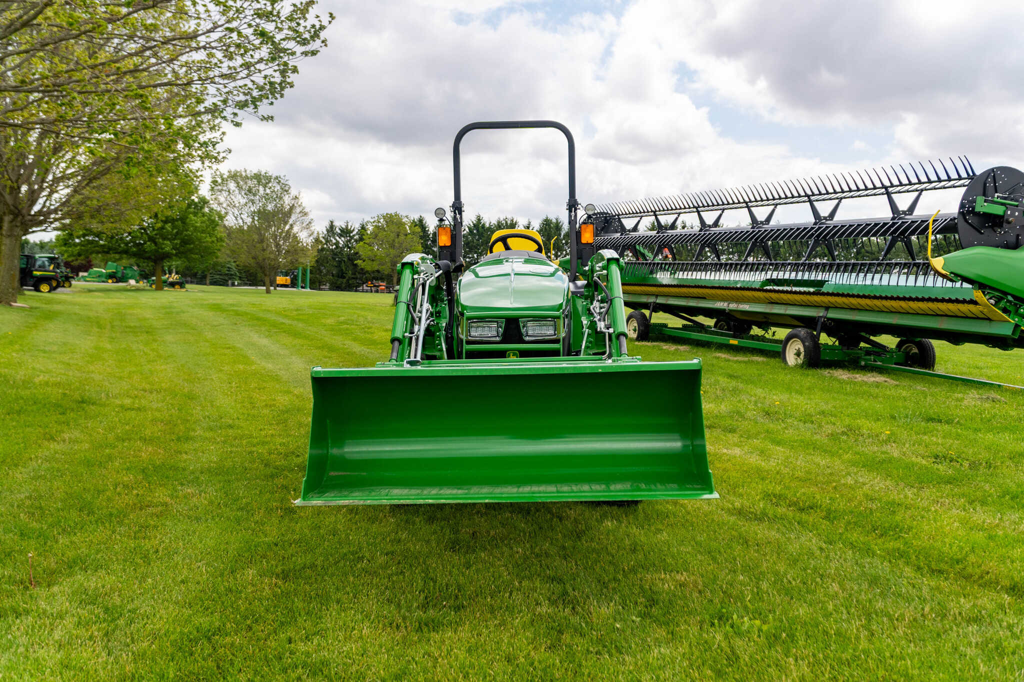 New In-Stock 2026 John Deere 3033R Compact Utility Tractors at Koenig Equipment in Urbana, OH - PhotoXL4