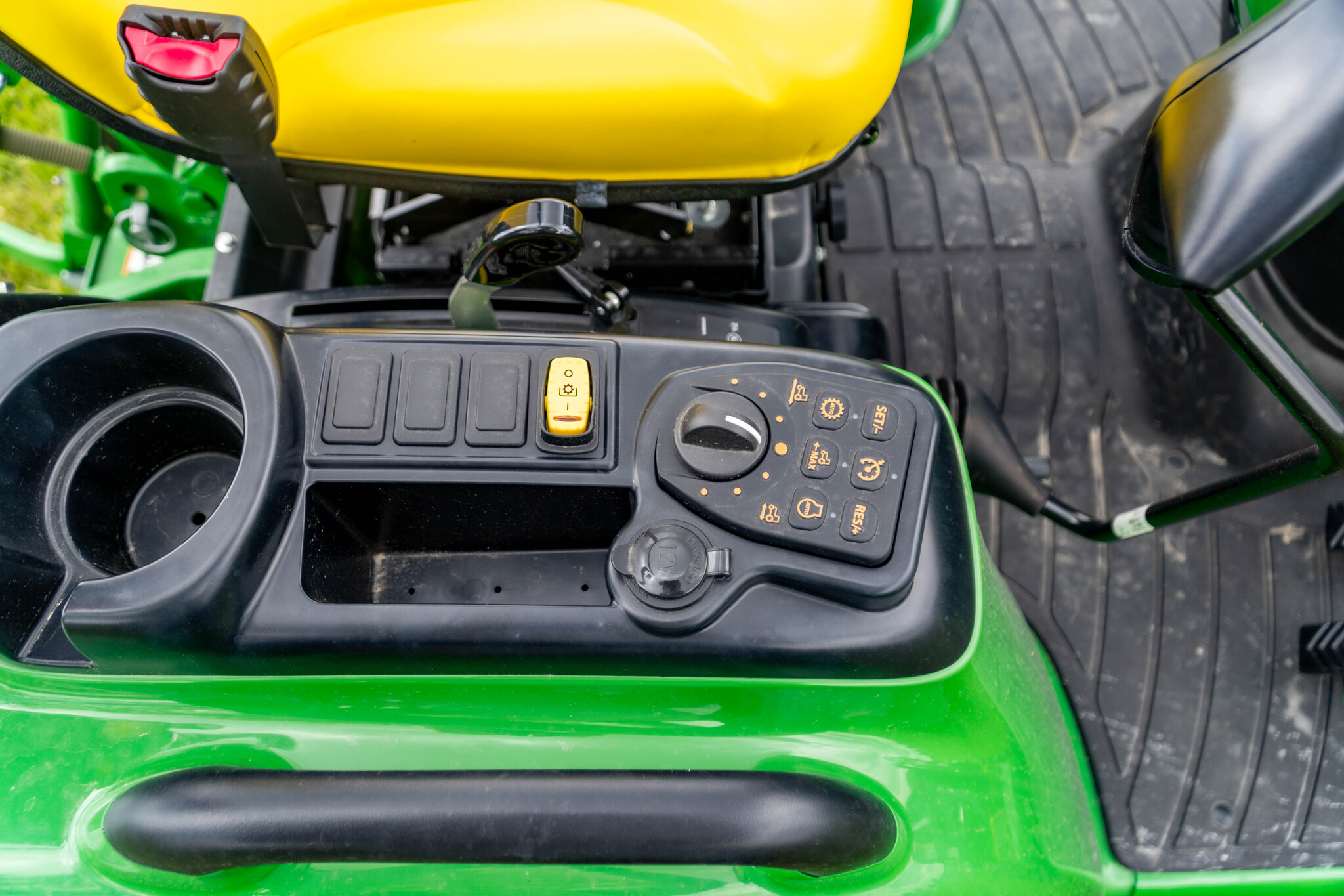 New In-Stock 2026 John Deere 3033R Compact Utility Tractors at Koenig Equipment in Urbana, OH - PhotoXL13