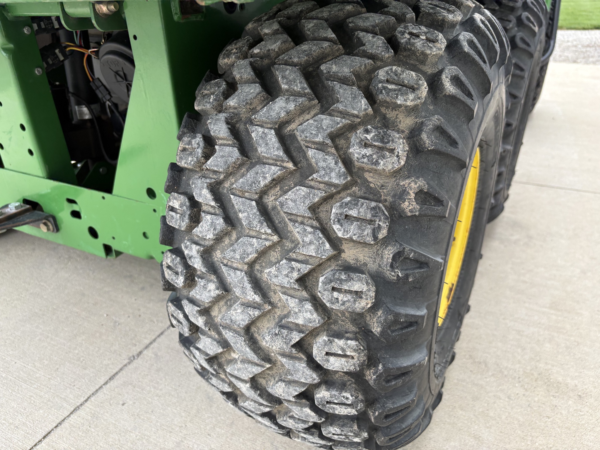 2007 John Deere TH 6X4 Image 24