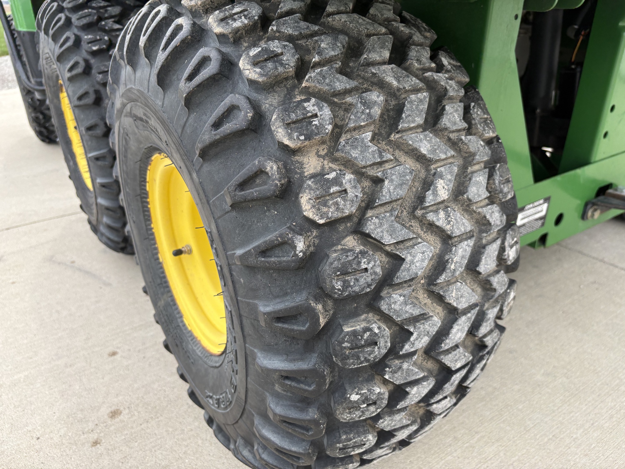 2007 John Deere TH 6X4 Image 26