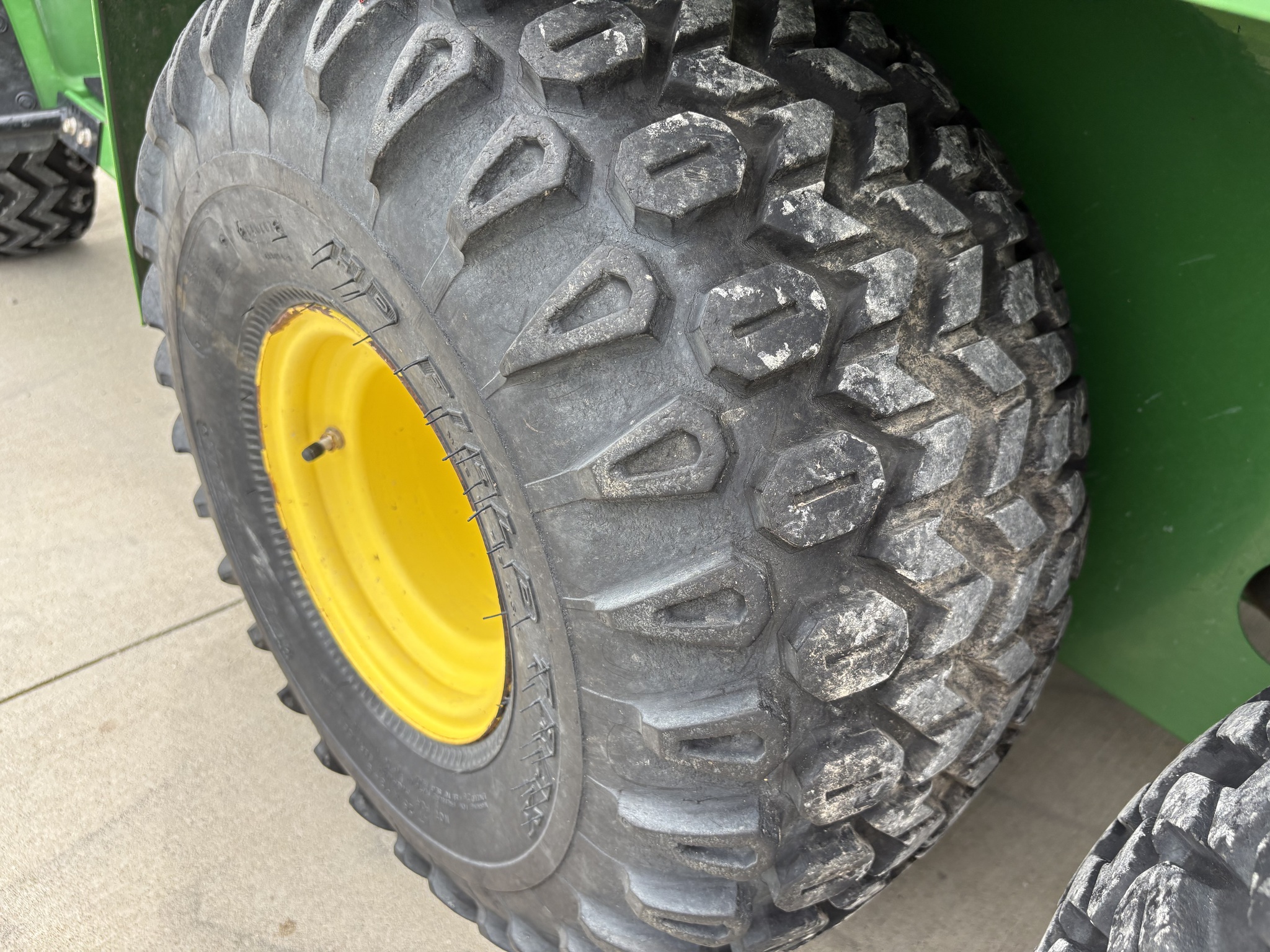 2007 John Deere TH 6X4 Image 28