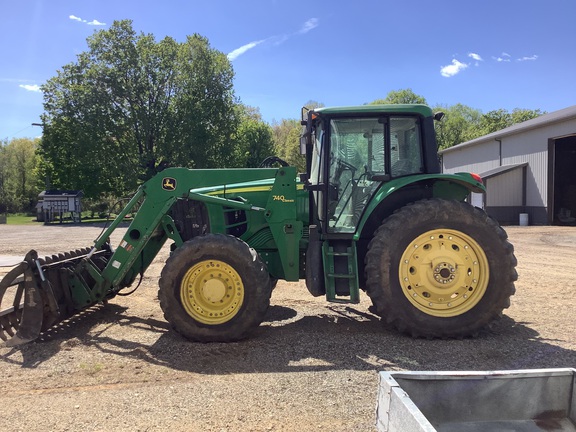 Photo of 2011 John Deere 7330