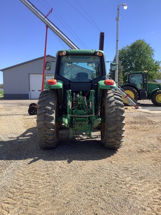 Photo of 2011 John Deere 7330