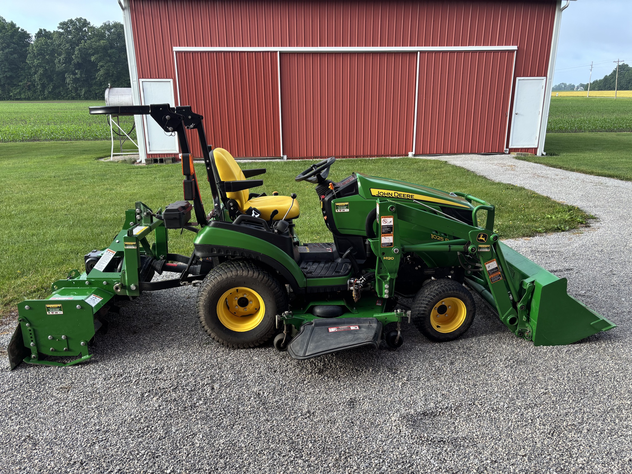Used 2015 John Deere 1025R Compact Utility Tractors at Koenig Equipment in Botkins, OH - PhotoXL3
