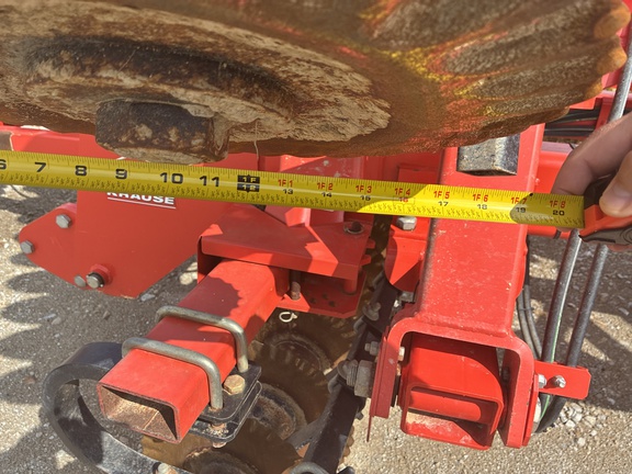 Used 2017 Kuhn 8005-30 Vertical Tillage at Koenig Equipment in Greensburg, IN - Photo6