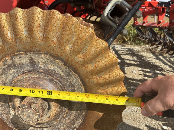 Used 2017 Kuhn 8005-30 Vertical Tillage at Koenig Equipment in Greensburg, IN - Photo9