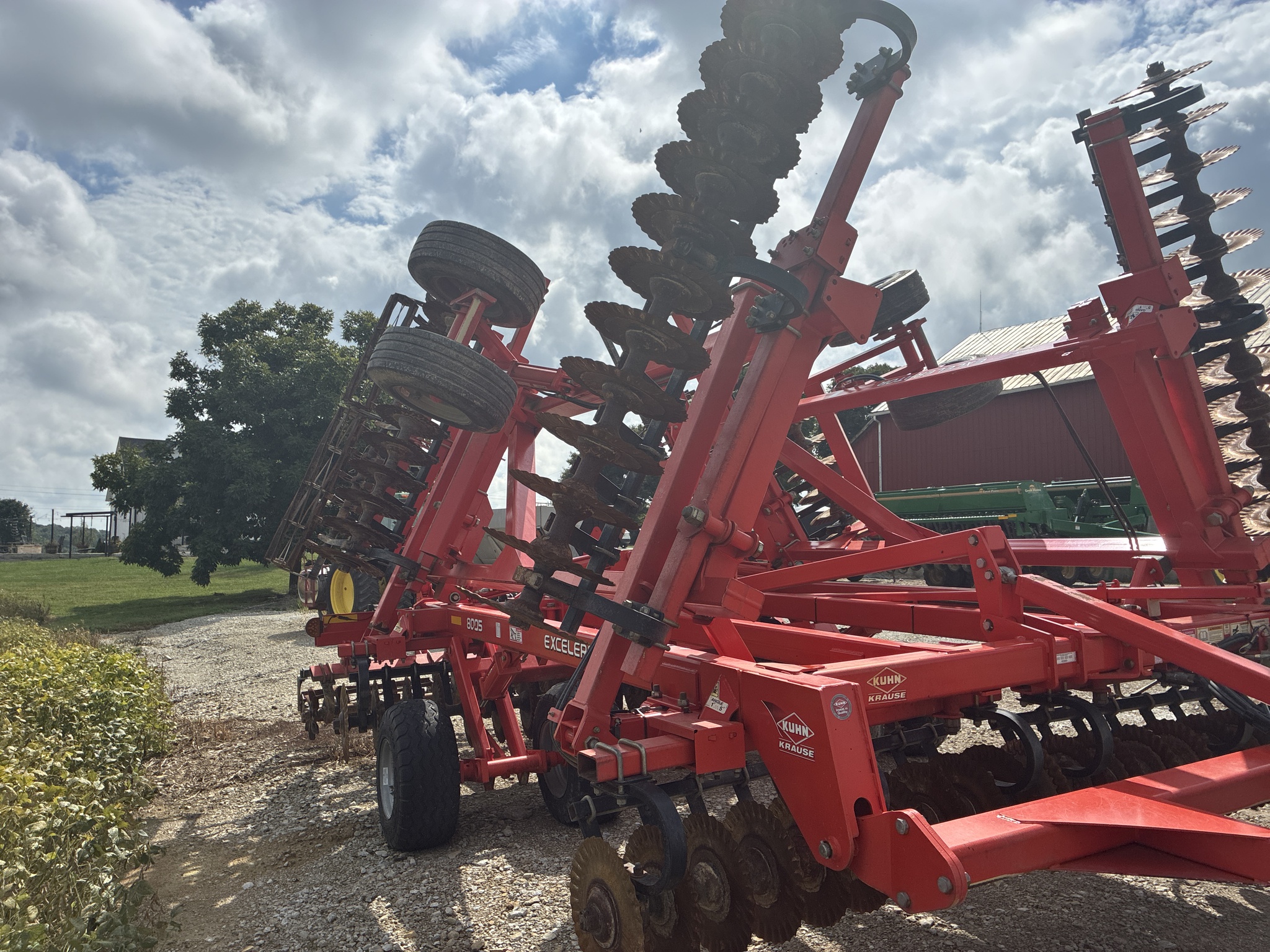 Used 2017 Kuhn 8005-30 Vertical Tillage at Koenig Equipment in Greensburg, IN - PhotoXL2