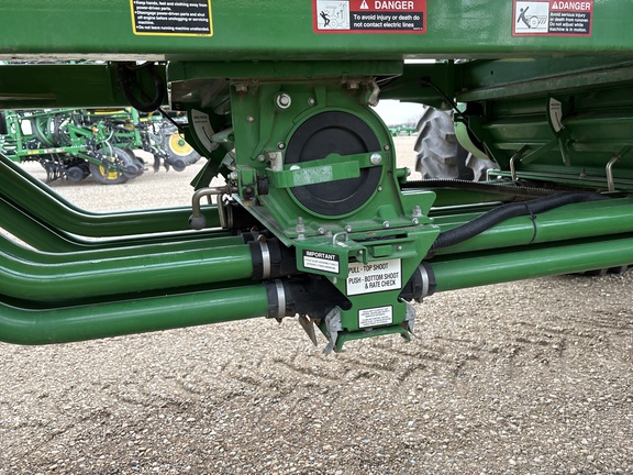 Used 2014 John Deere 1830 Air Drills and Seeders at Horizon Ag & Turf in Lloydminster, AB - Photo16