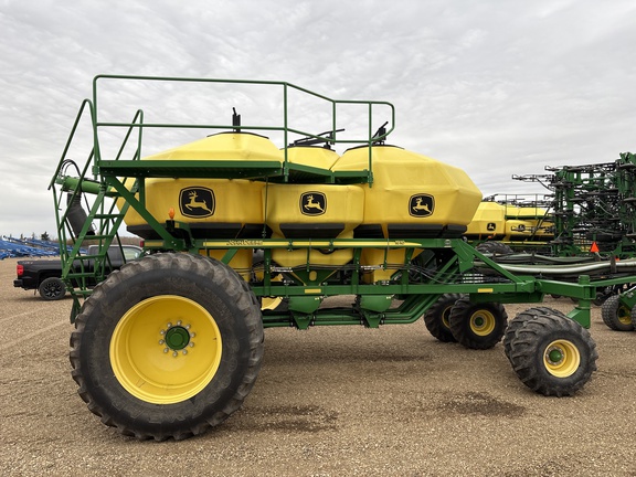 Used 2014 John Deere 1830 Air Drills and Seeders at Horizon Ag & Turf in Lloydminster, AB - Photo12