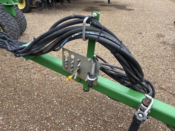 Used 2014 John Deere 1830 Air Drills and Seeders at Horizon Ag & Turf in Lloydminster, AB - Photo3