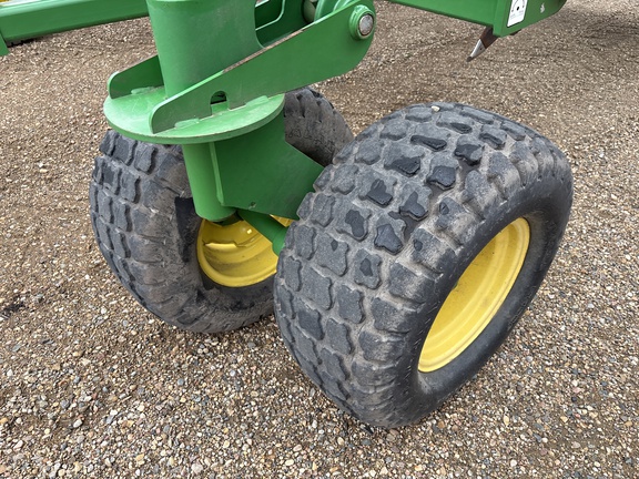 Used 2014 John Deere 1830 Air Drills and Seeders at Horizon Ag & Turf in Lloydminster, AB - Photo5