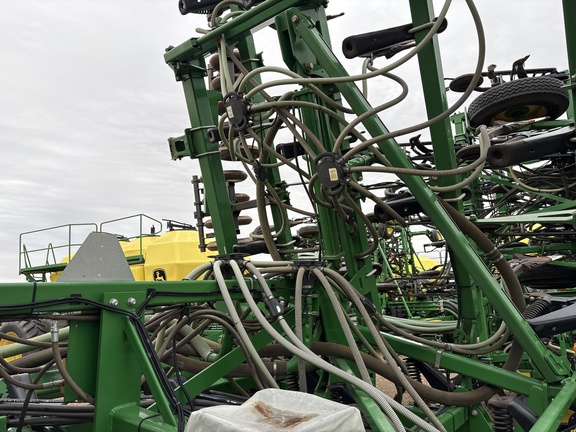 Used 2014 John Deere 1830 Air Drills and Seeders at Horizon Ag & Turf in Lloydminster, AB - Photo6