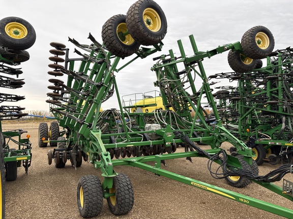 Used 2014 John Deere 1830 Air Drills and Seeders at Horizon Ag & Turf in Lloydminster, AB - Photo4