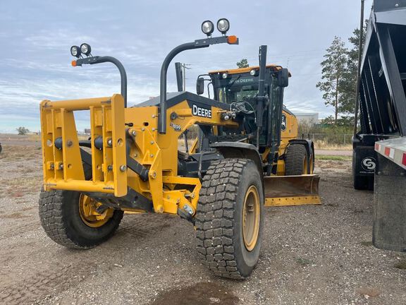 Photo of 2023 John Deere 872G