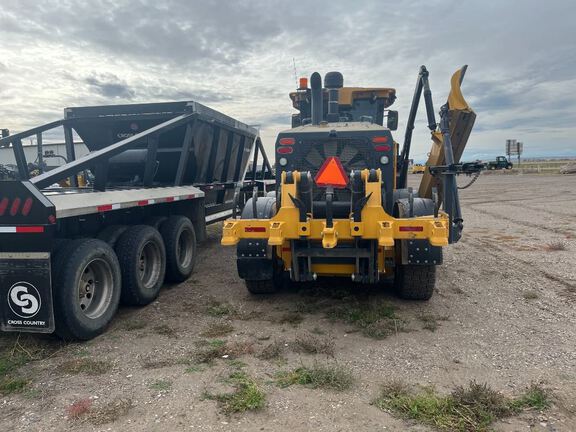 2023 John Deere 872G