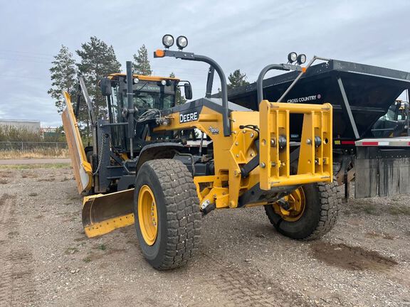2023 John Deere 872G