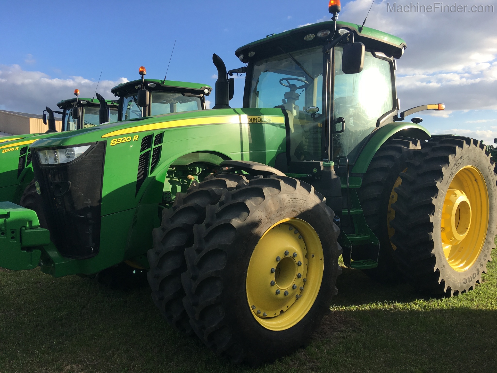 2016 John Deere 8320R Image 1