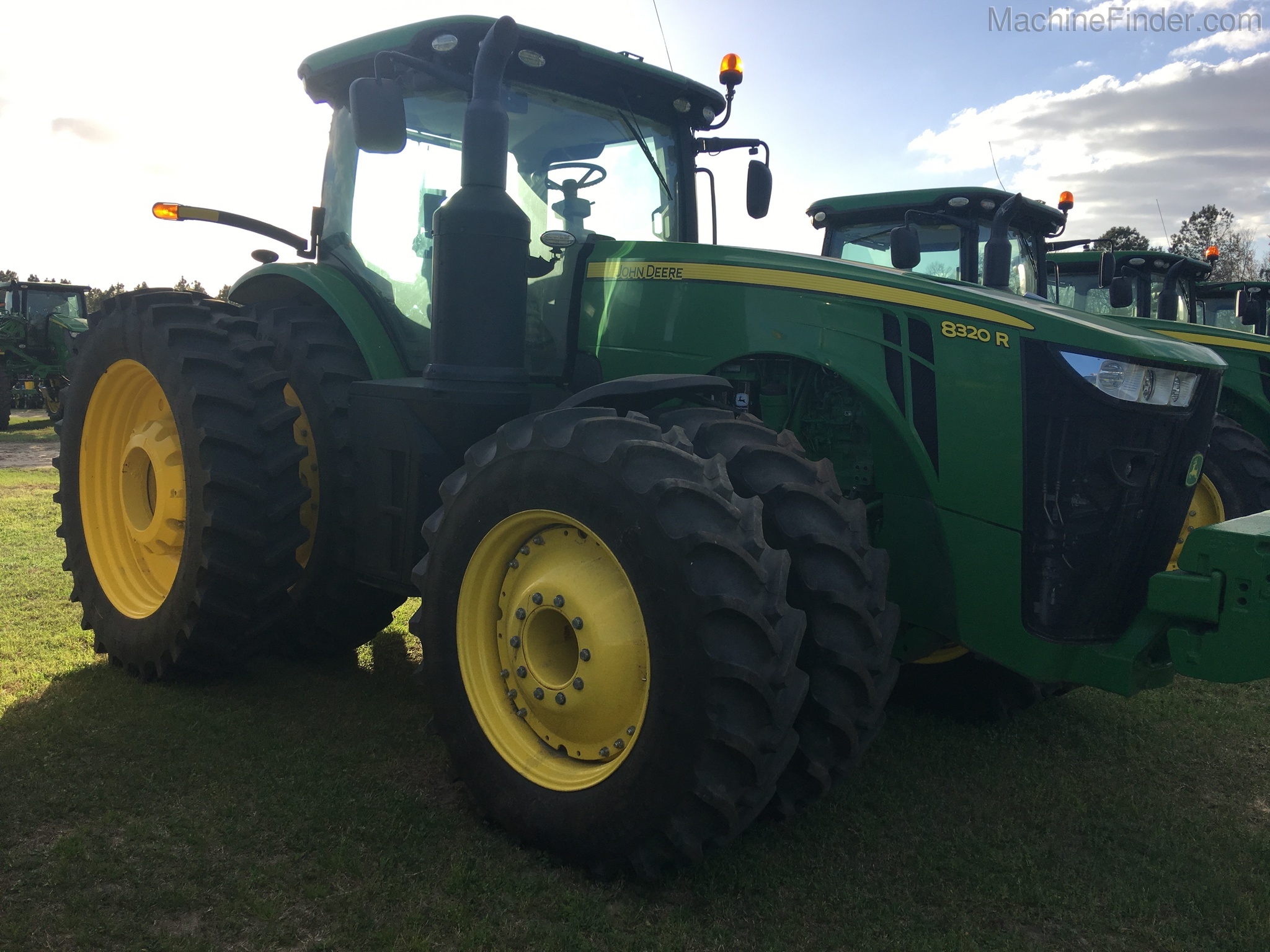 2016 John Deere 8320R Image 3