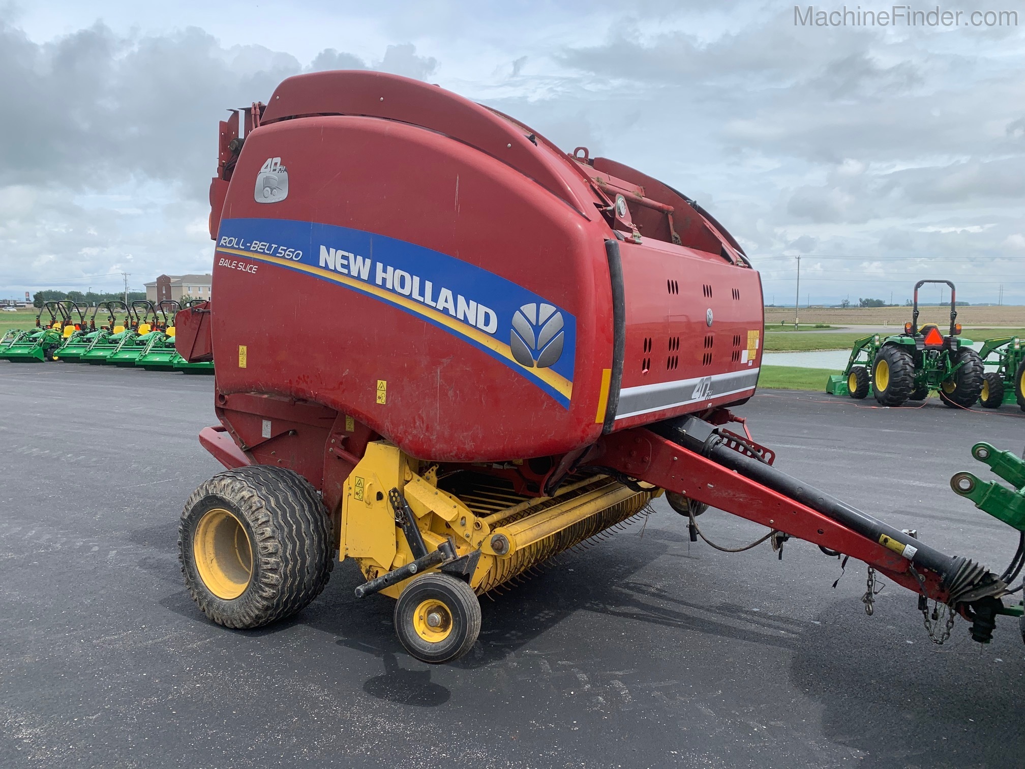 2015 New Holland 560 Image 1