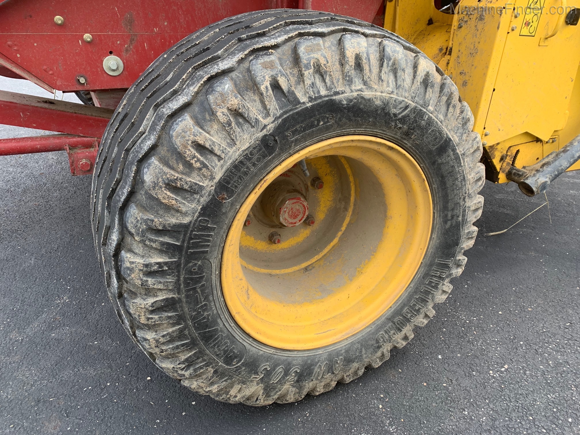 2015 New Holland 560 Image 6