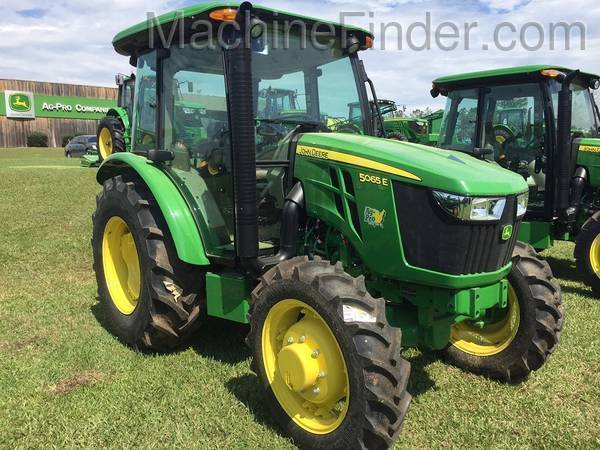 2020 John Deere 5065E Cab Image 2