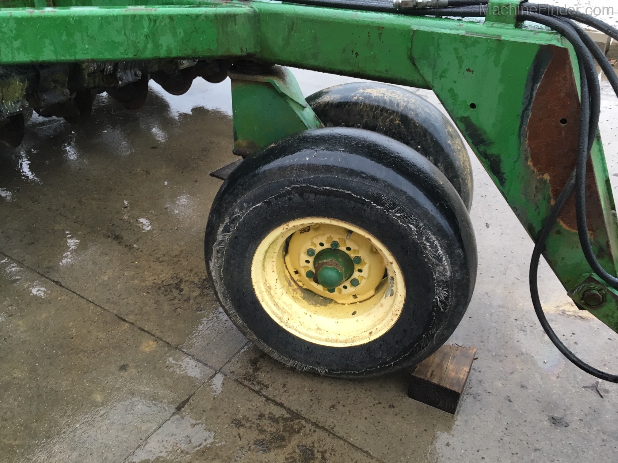 1992 John Deere 750 Image 3