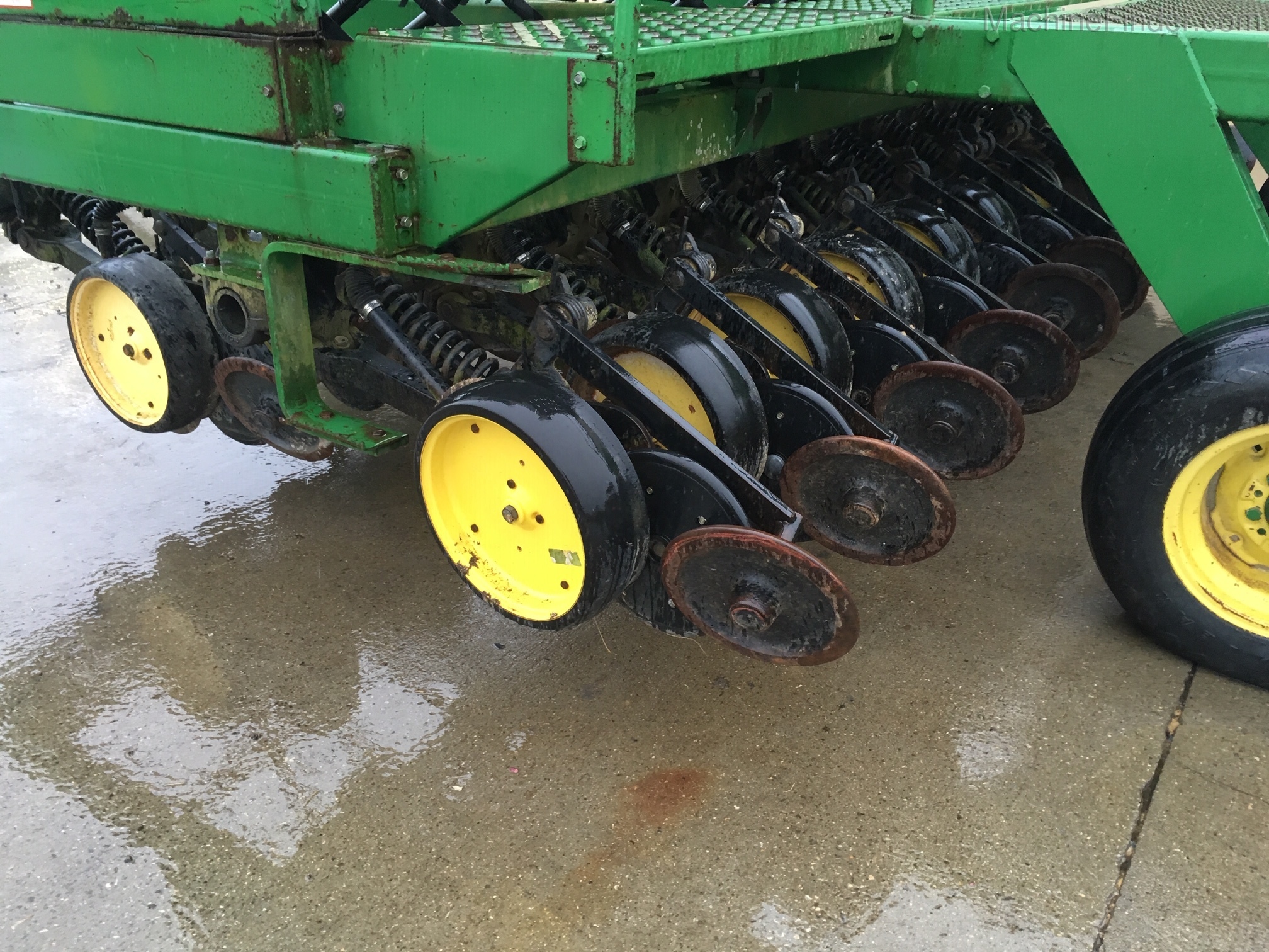 1992 John Deere 750 Image 10