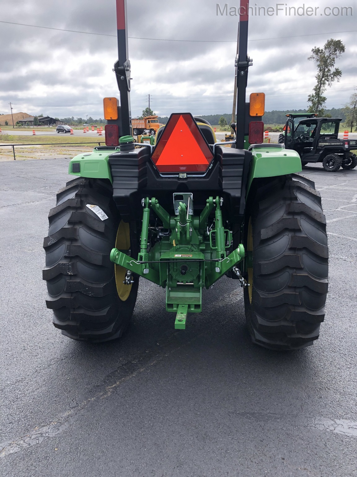 2020 John Deere 4052M Image 3