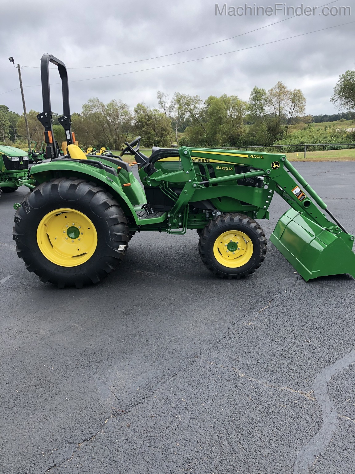 2020 John Deere 4052M Image 2