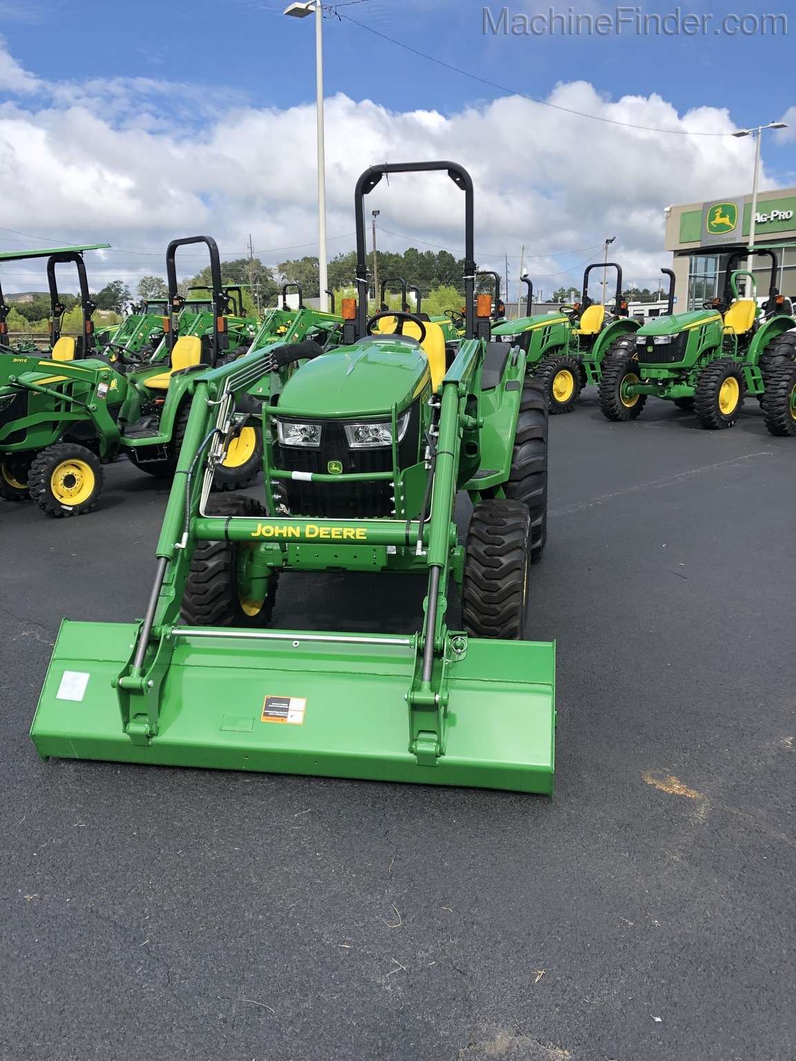 2020 John Deere 4052M Image 4
